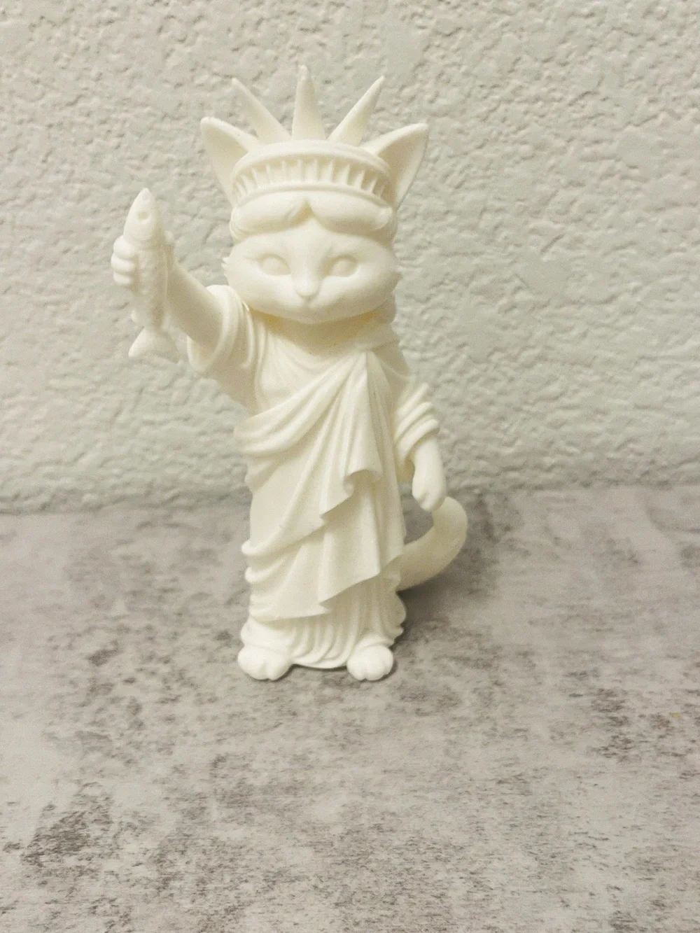 Statue of Liberty Cat Figurine Candle - White